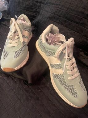 DV Dolce Vita mesh breathable sneakers blue/green new 9 m